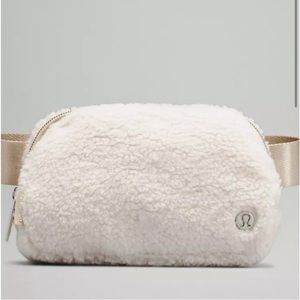 Lululemon Everywhere Fleece Belt Bag